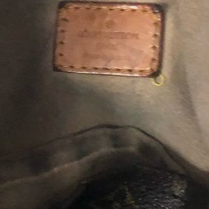 Louis Vuitton Artsy MM Monogram Leather Handbag